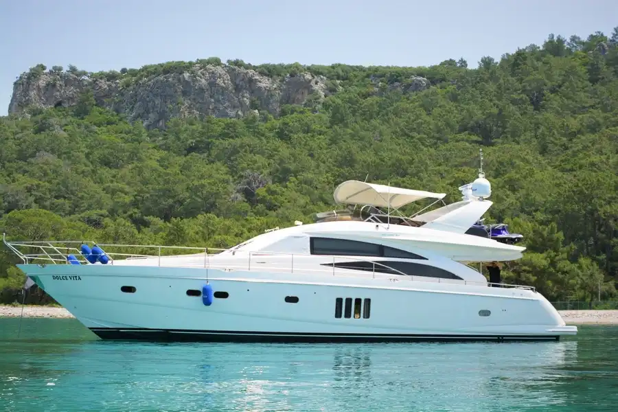 Kemer Yat Kiralama 22m Princess 67